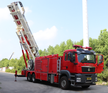 Hoch-Feuerlöschfahrzeug mit Entwässerung